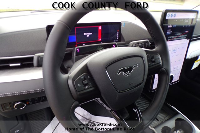 Vehicle image 19 of 24