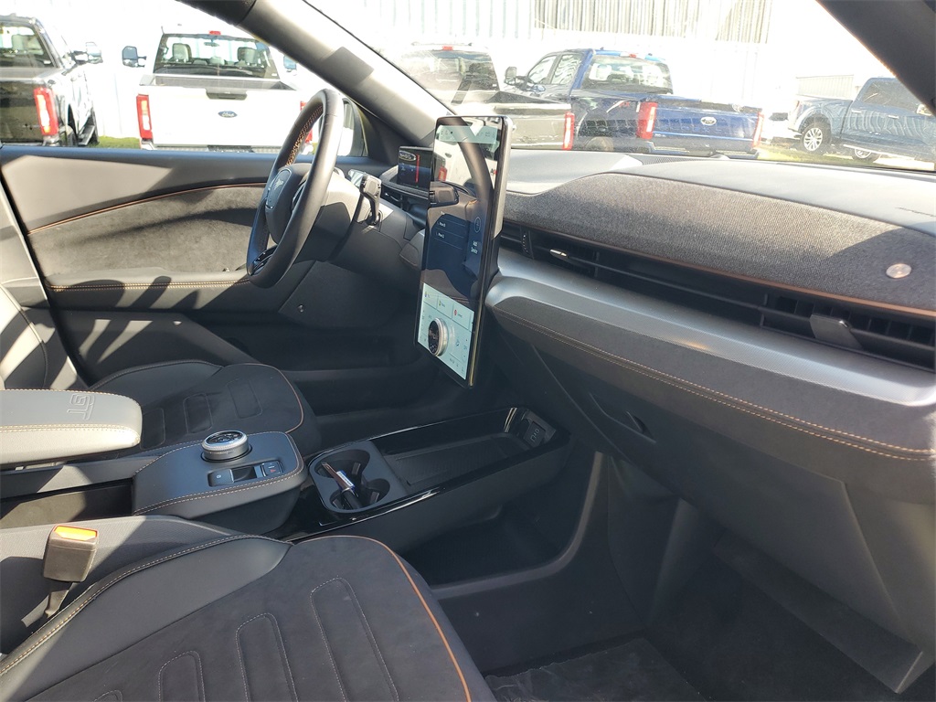 2023 Ford Mustang Mach-E GT Image 28 of 34