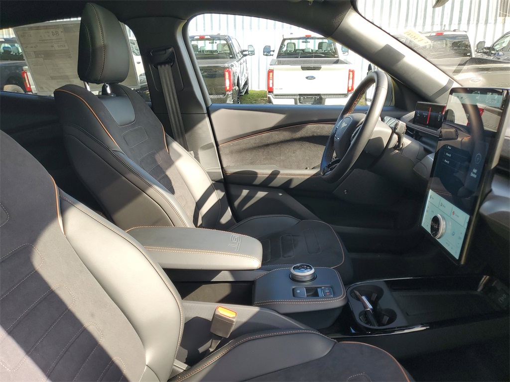 2023 Ford Mustang Mach-E GT Image 10 of 34