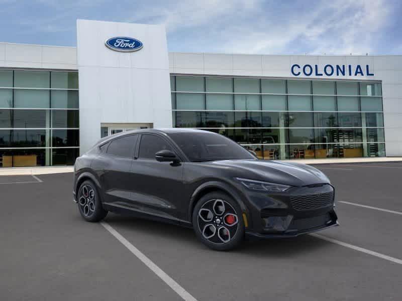 Vehicle image 4 of 22