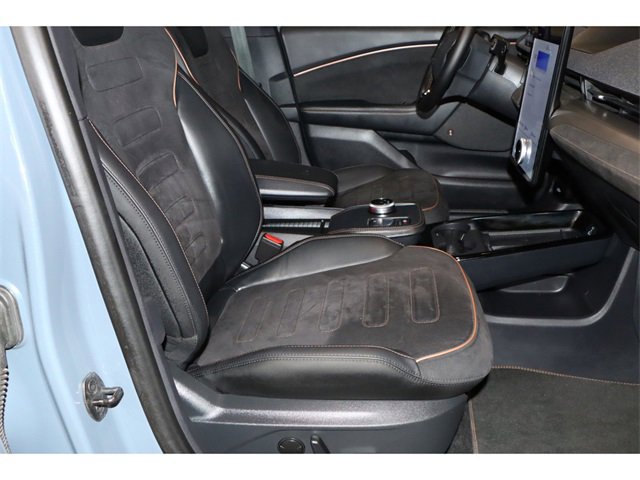 Vehicle image 27 of 29
