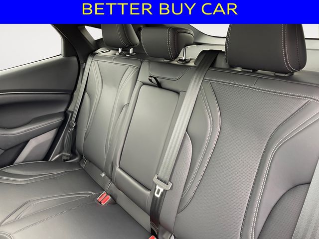 Vehicle image 13 of 16