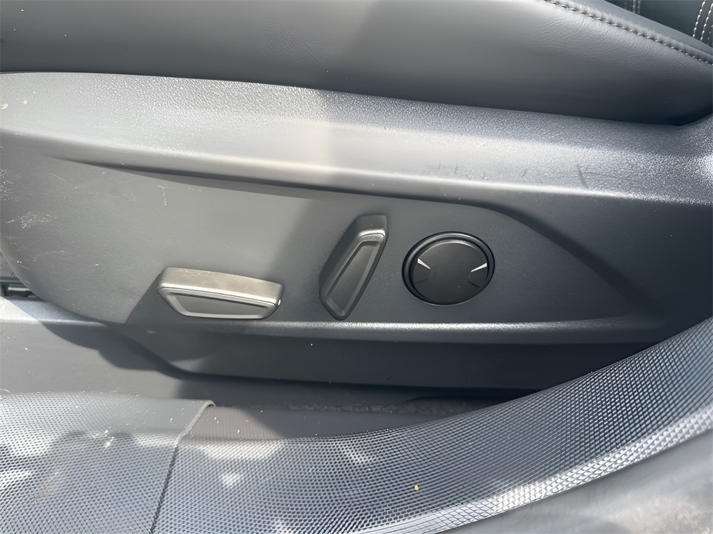 Vehicle image 10 of 36