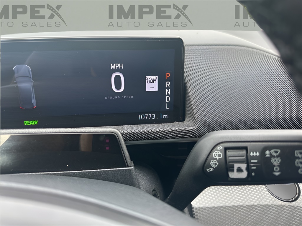 Vehicle image 25 of 36