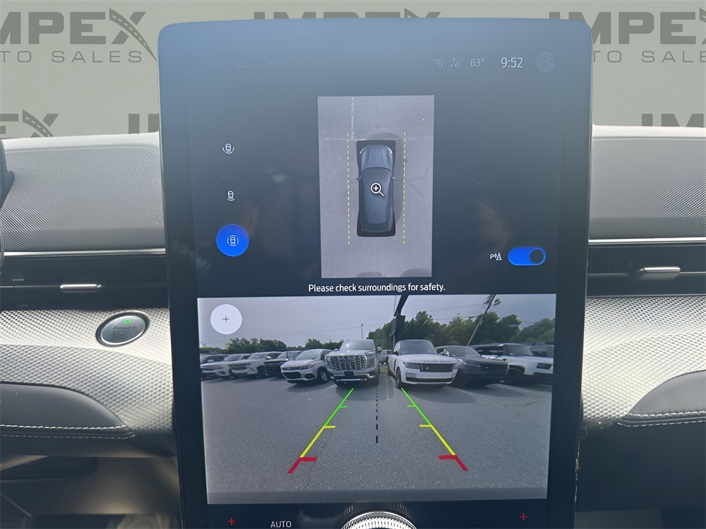 Vehicle image 21 of 36