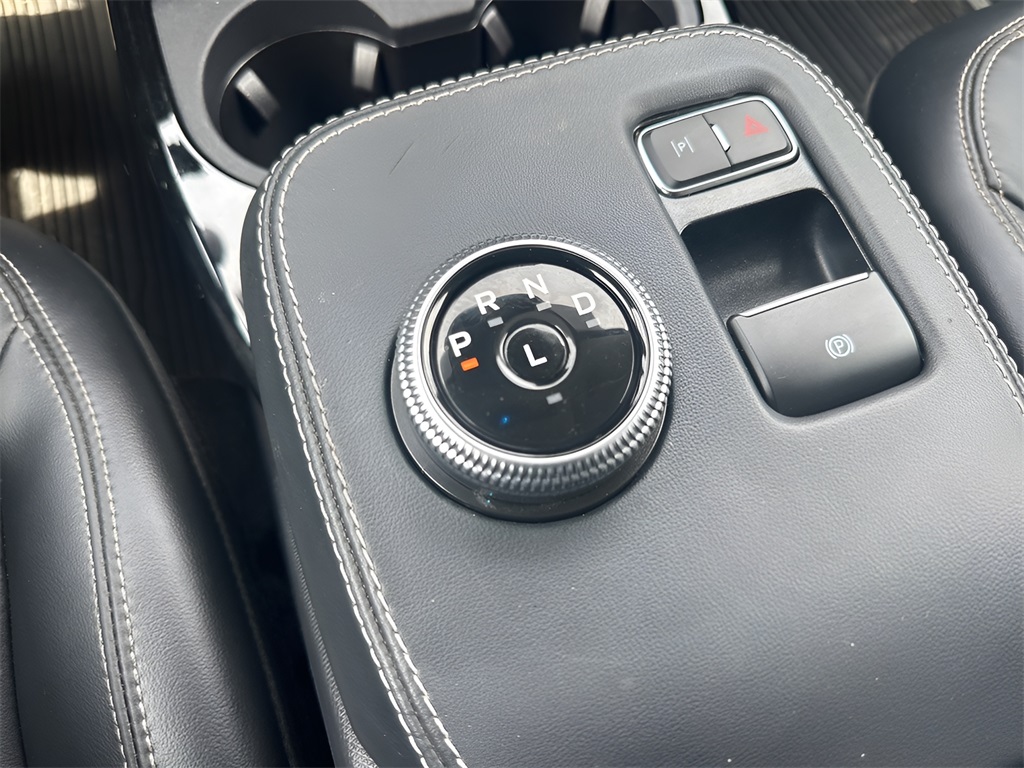 Vehicle image 17 of 36