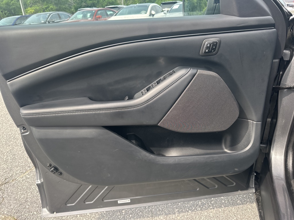 Vehicle image 26 of 36