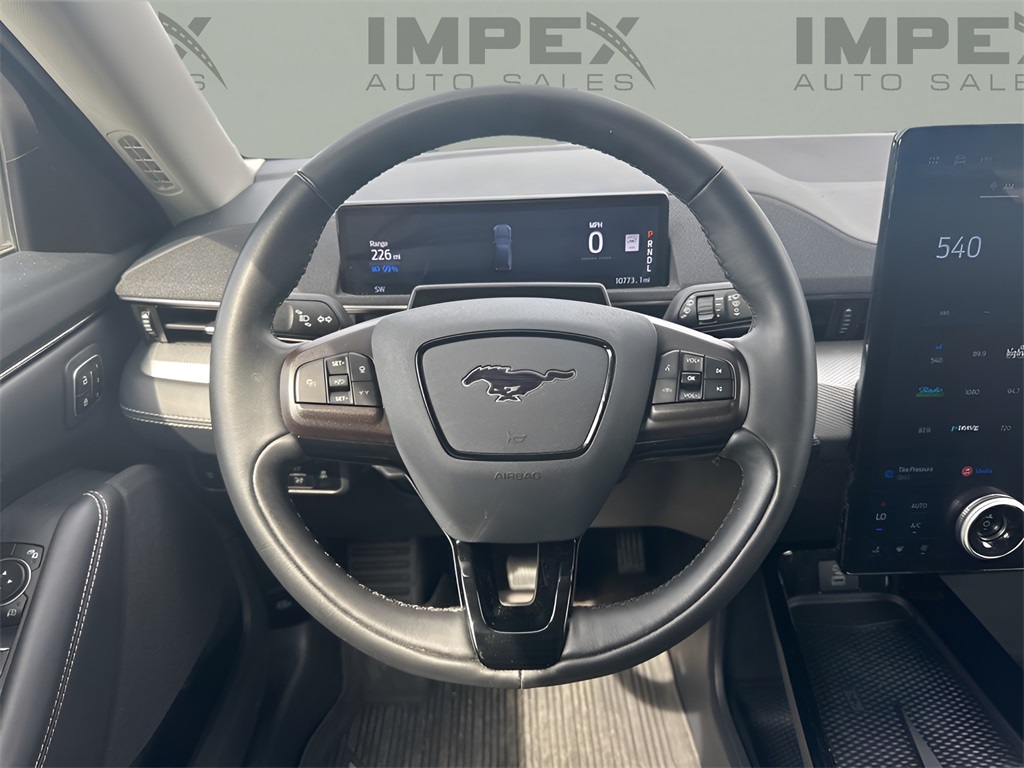 Vehicle image 14 of 36