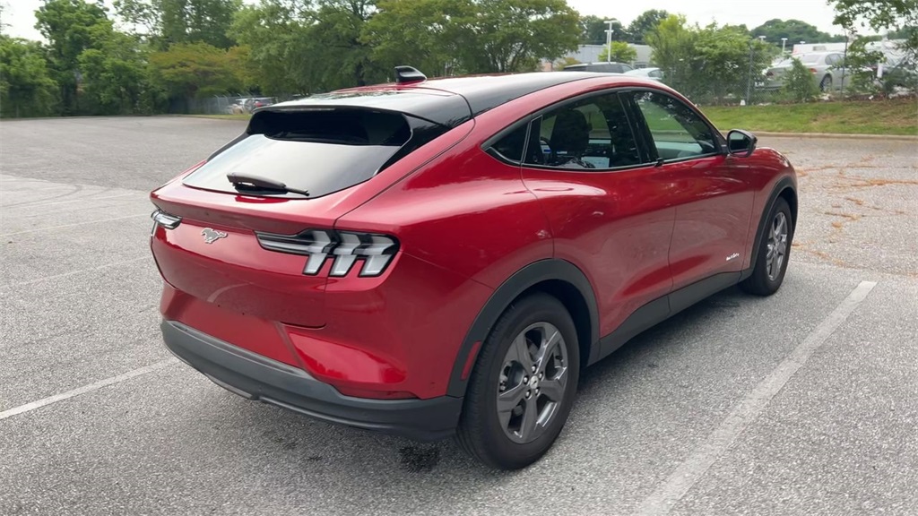 Vehicle image 28 of 65