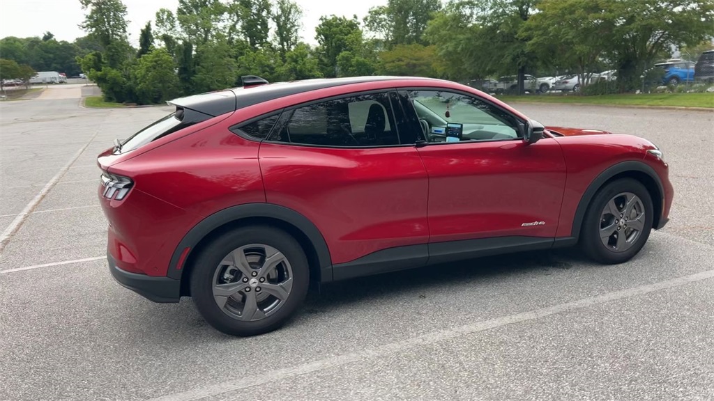 Vehicle image 31 of 65