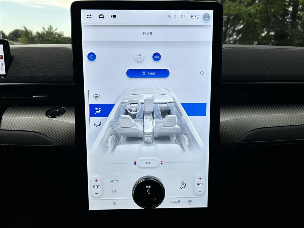 Vehicle image 62 of 65