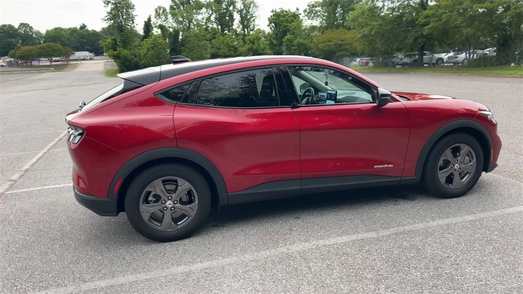 Vehicle image 32 of 65