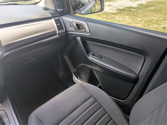 Vehicle image 18 of 32