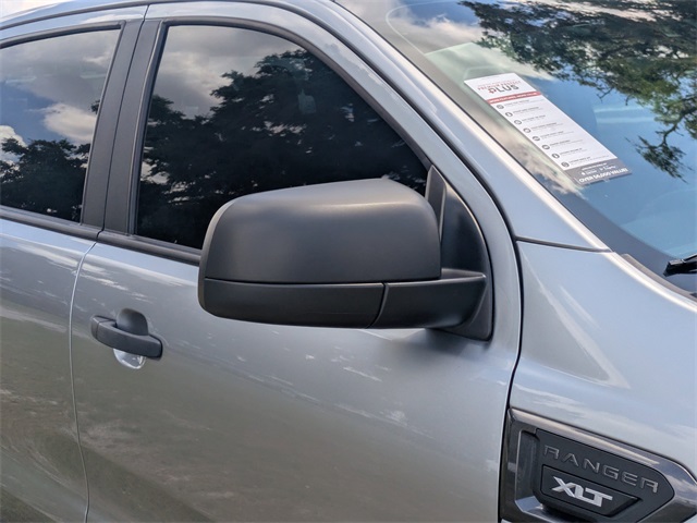 Vehicle image 11 of 32