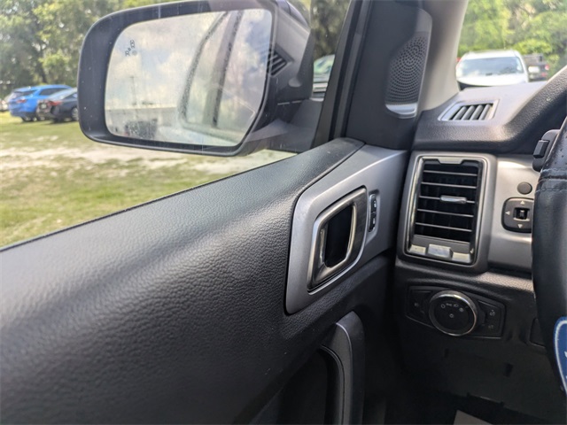 Vehicle image 25 of 32