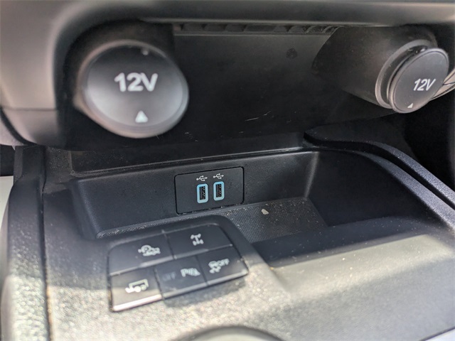 Vehicle image 24 of 32