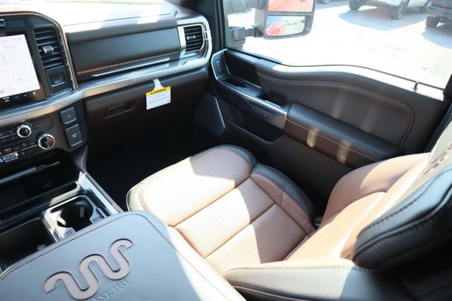 Vehicle image 33 of 37