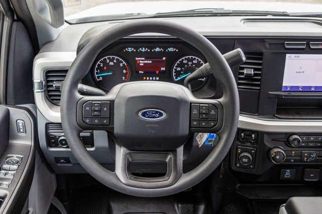 Vehicle image 23 of 34