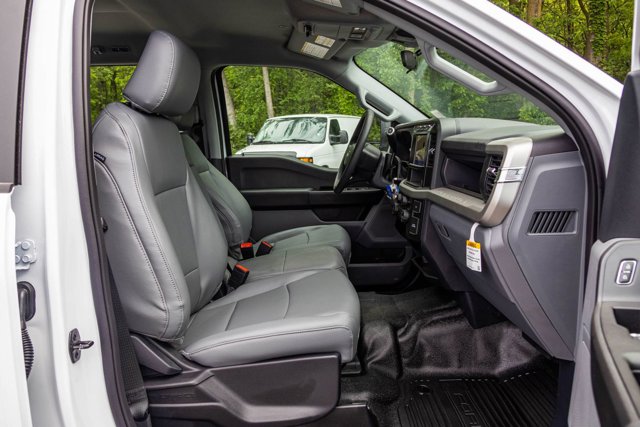 Vehicle image 28 of 34