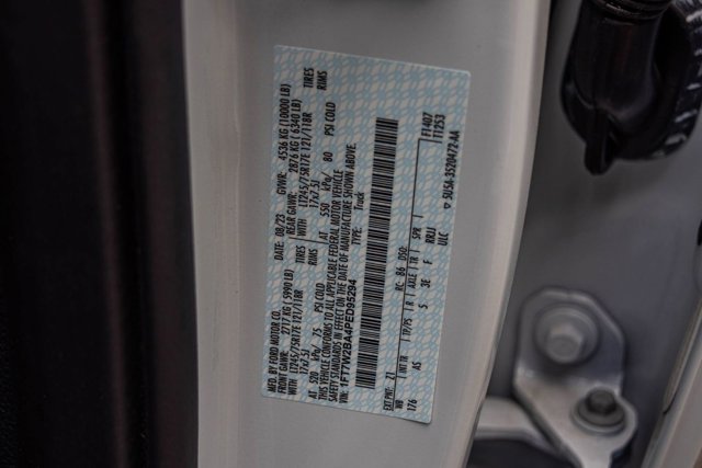 Vehicle image 32 of 34
