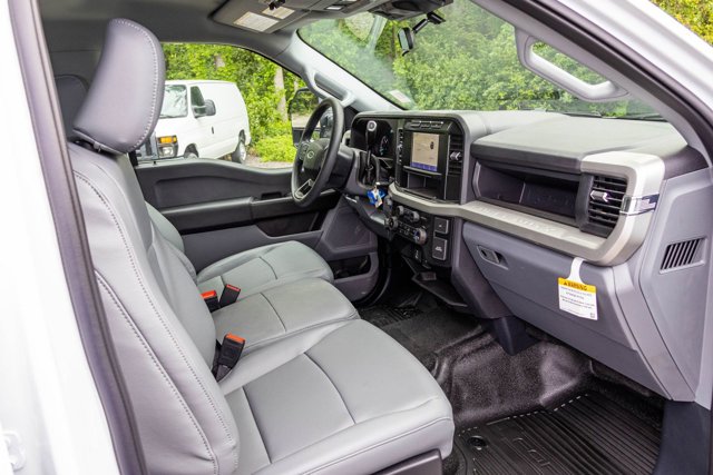 Vehicle image 27 of 34