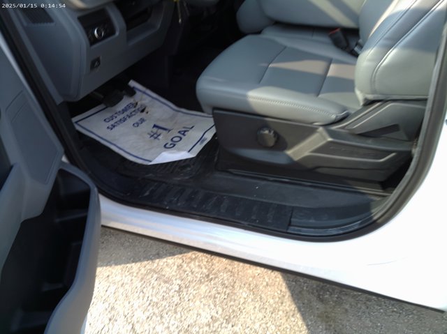Vehicle image 10 of 14