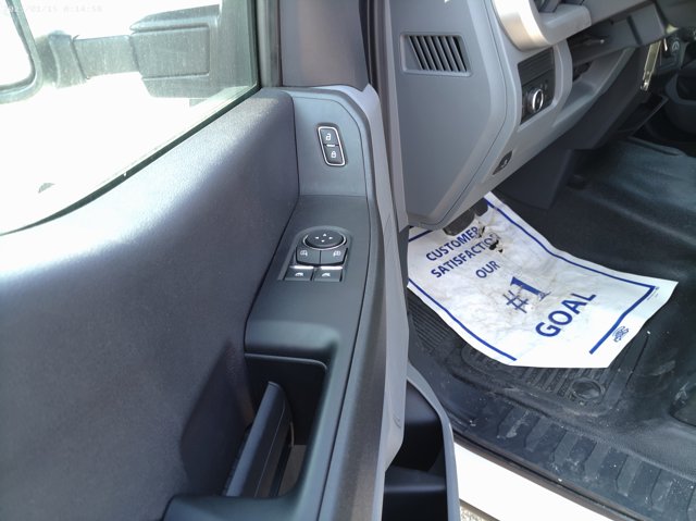 Vehicle image 11 of 14