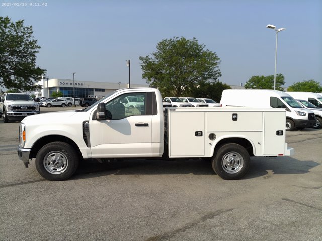 Vehicle image 8 of 14