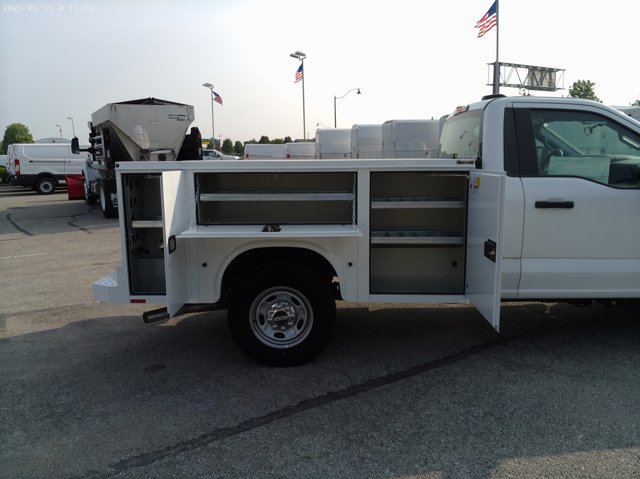 Vehicle image 4 of 14