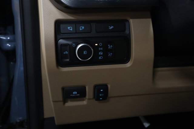 Vehicle image 15 of 39