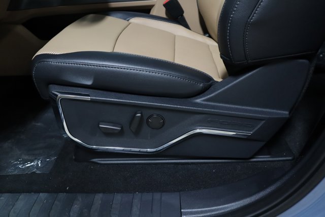 Vehicle image 11 of 39