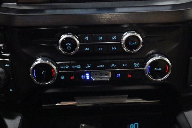 Vehicle image 27 of 39