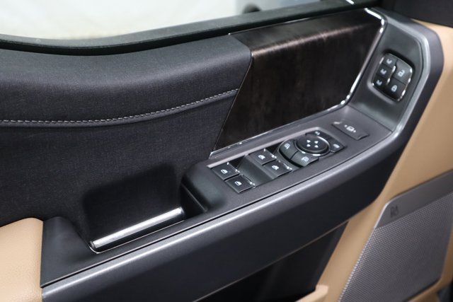 Vehicle image 10 of 39