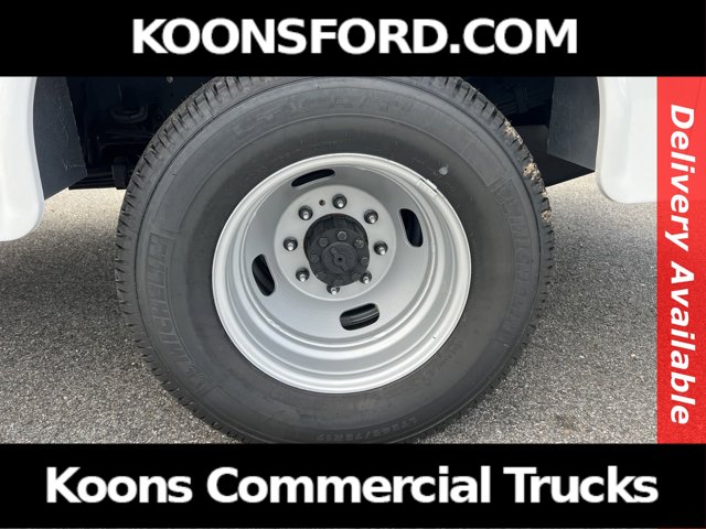 Vehicle image 10 of 18