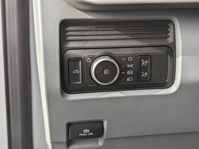 Vehicle image 14 of 22