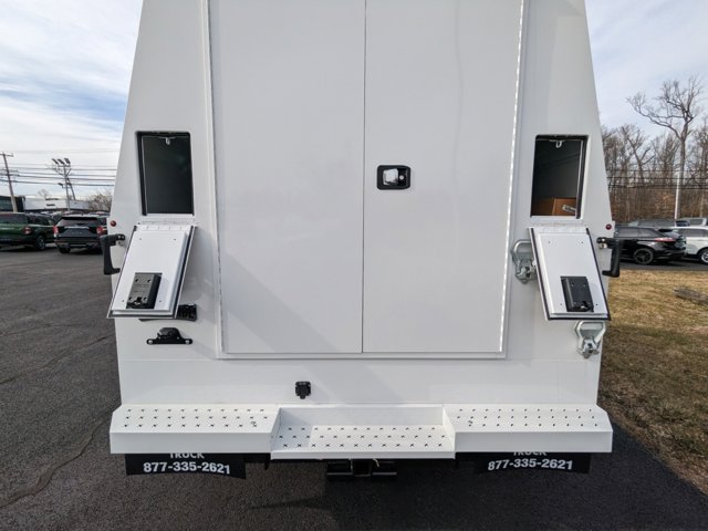 Vehicle image 9 of 22