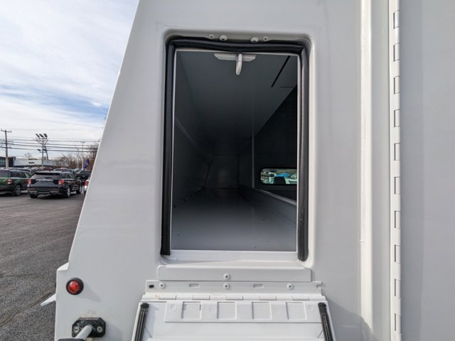 Vehicle image 10 of 22