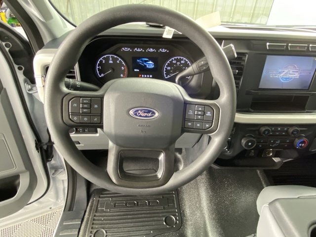 Vehicle image 13 of 20