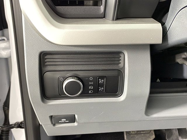 Vehicle image 17 of 20