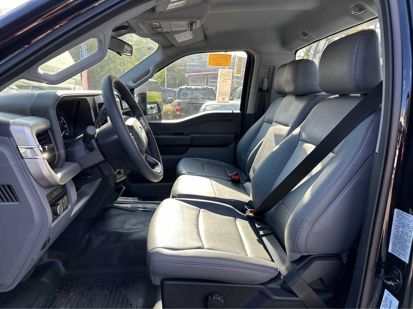 2023 Ford F-350 XL Image 14 of 21