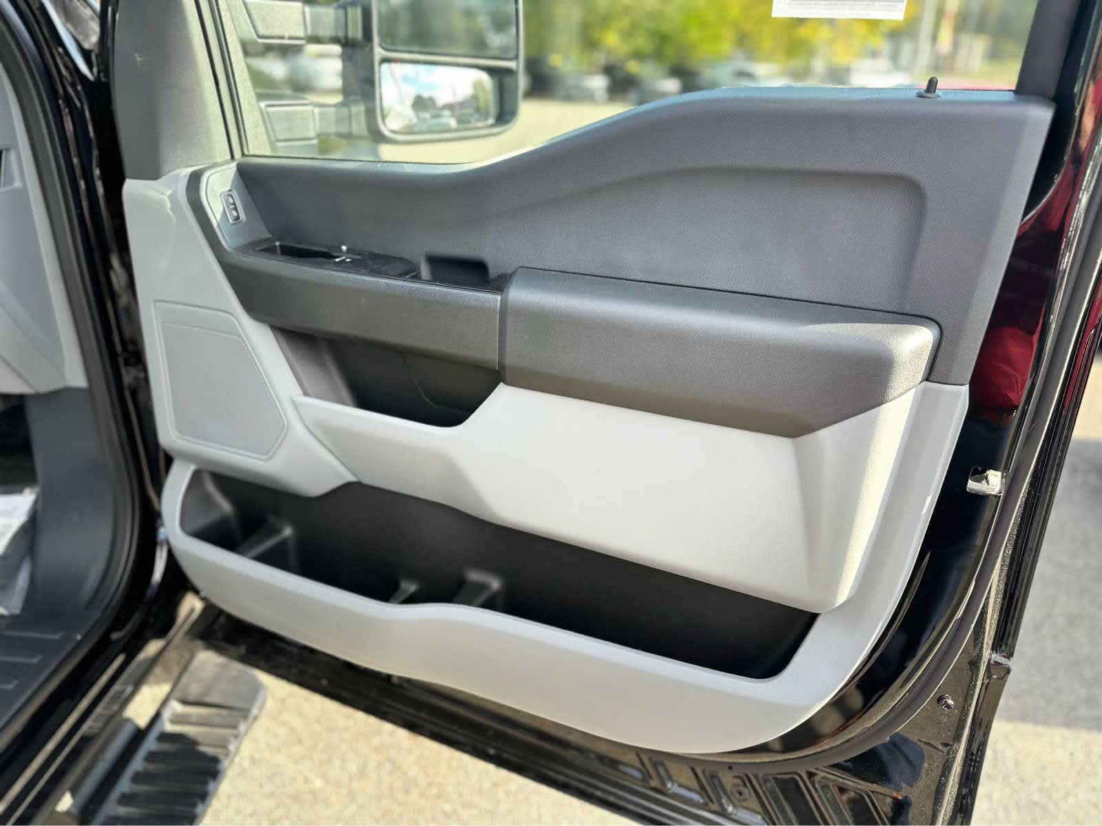 2023 Ford F-350 XL Image 15 of 21