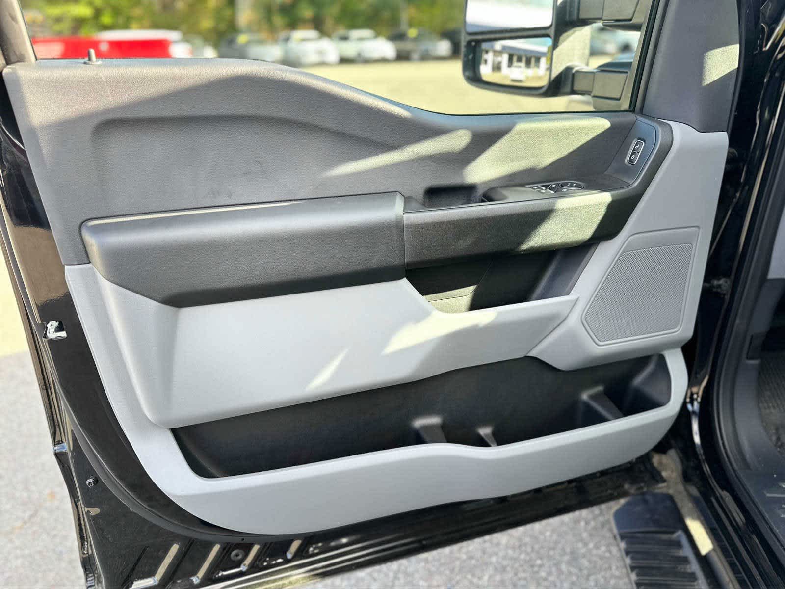 2023 Ford F-350 XL Image 13 of 21