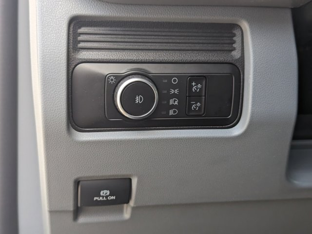Vehicle image 17 of 24