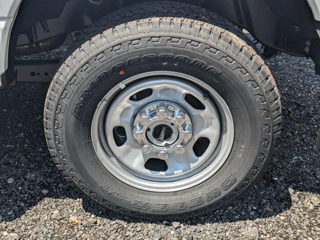 Vehicle image 8 of 24
