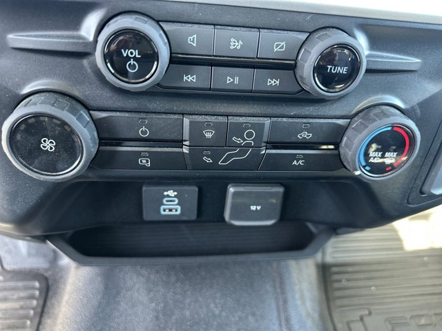 Vehicle image 21 of 40