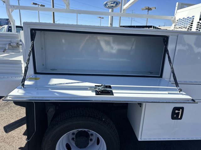 Vehicle image 10 of 40