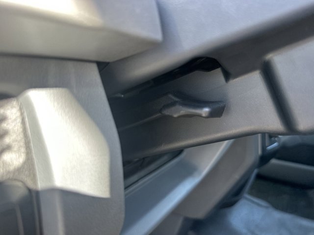 Vehicle image 19 of 40
