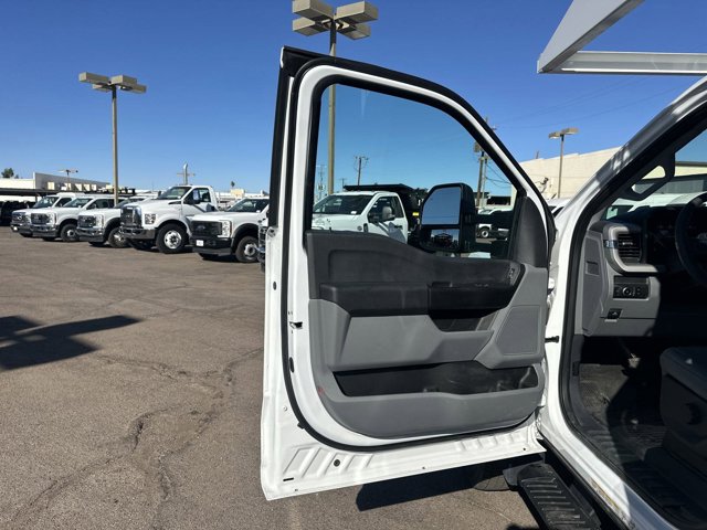 Vehicle image 33 of 40