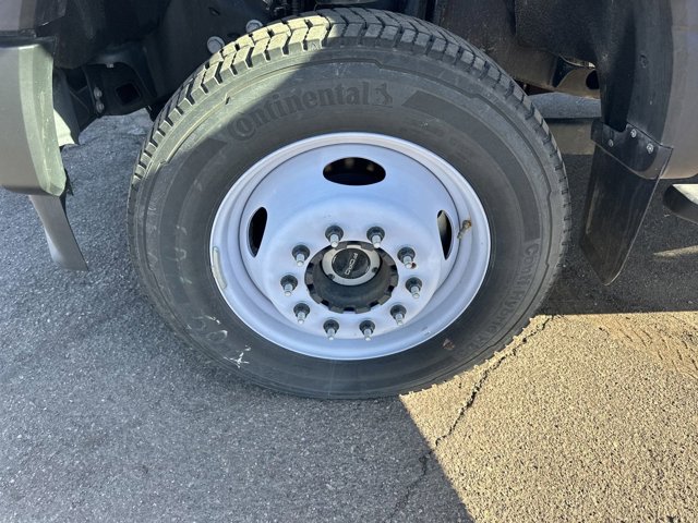 Vehicle image 38 of 40