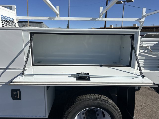 Vehicle image 14 of 40